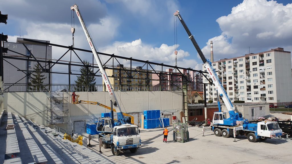 VEKAMONT autožeriavy pri práci